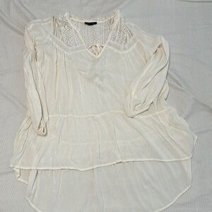 American Eagle cream blouse. Size S. Lightly worn